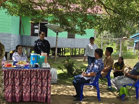 Tim verifikasi dengan Pemdes Lung Fala